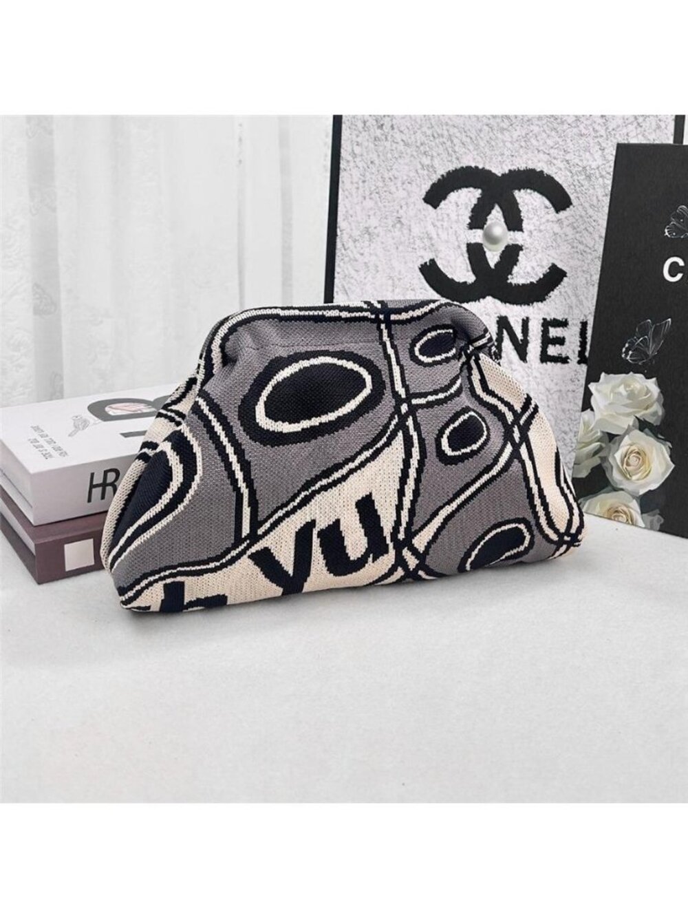 Abstract Pattern Clutch - Picture 3 of 6